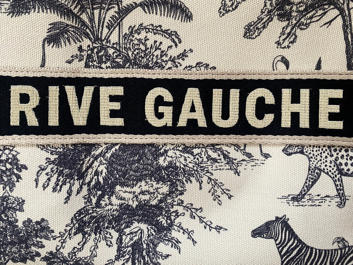 JUNGLE Enye “Rive Gauche”Tote with faux Bamboo handles. Vimoda