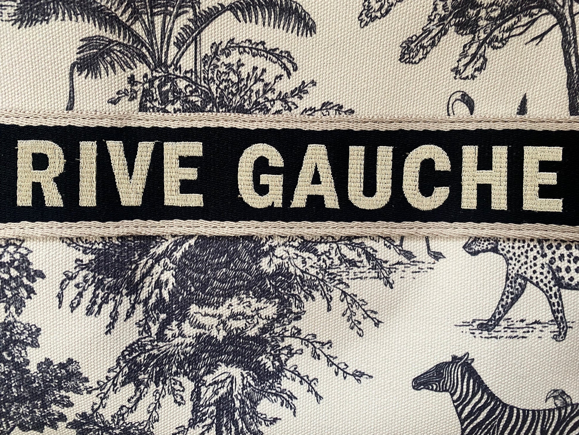 JUNGLE Enye “Rive Gauche”Tote with faux Bamboo handles. Vimoda